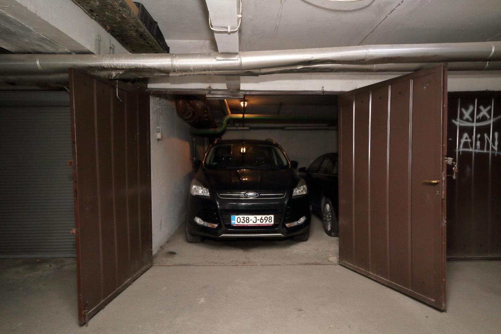 Franca A2-Parking Garage Apartamento Saraievo Exterior foto